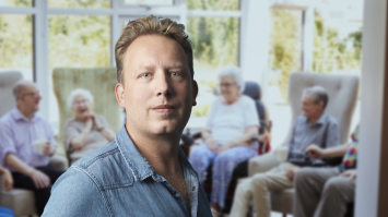 Ouderenzorg steeds interessanter voor zij-instromers